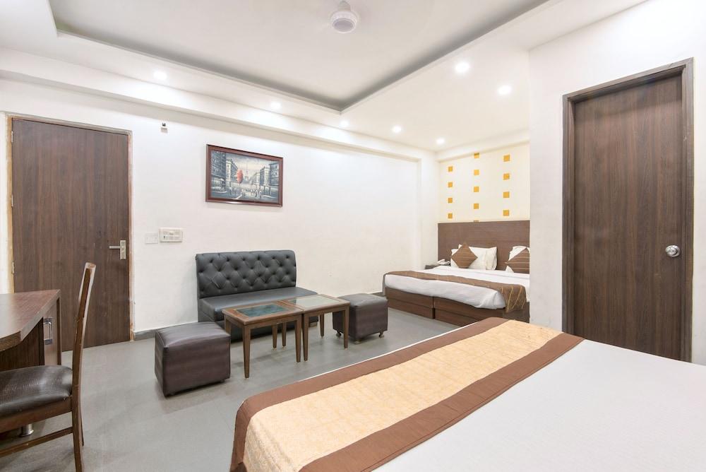 Hotel La Vista Delhi Exterior foto